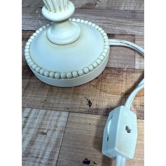 Yankee Candle Ceramic Country Lamp With Hand-Painted Shade Electric Cord Switch - Picture 4 of 7